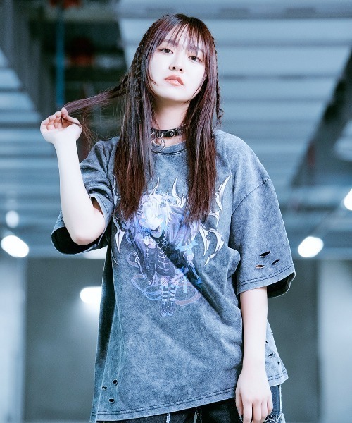 TRAVAS TOKYO(トラバス トウキョウ)の「『TRAVAS TOKYO/トラバス トーキョー』イラストプリント加工Tシャツ(Tシャツ/カットソー・レディース・チャコールグレー/ブラック・FREE)」の8枚目の写真