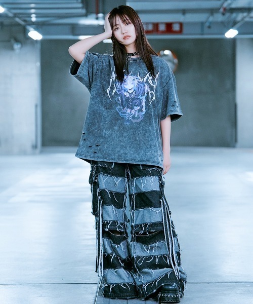 TRAVAS TOKYO(トラバス トウキョウ)の「『TRAVAS TOKYO/トラバス トーキョー』イラストプリント加工Tシャツ(Tシャツ/カットソー・レディース・チャコールグレー/ブラック・FREE)」の10枚目の写真