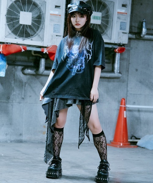 TRAVAS TOKYO(トラバス トウキョウ)の「『TRAVAS TOKYO/トラバス トーキョー』イラストプリント加工Tシャツ(Tシャツ/カットソー・レディース・チャコールグレー/ブラック・FREE)」の15枚目の写真