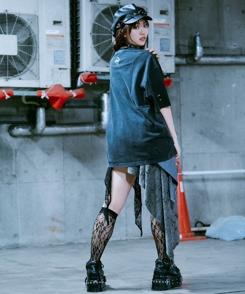 TRAVAS TOKYO(トラバス トウキョウ)の「『TRAVAS TOKYO/トラバス トーキョー』イラストプリント加工Tシャツ(Tシャツ/カットソー・レディース・チャコールグレー/ブラック・FREE)」の17枚目の写真