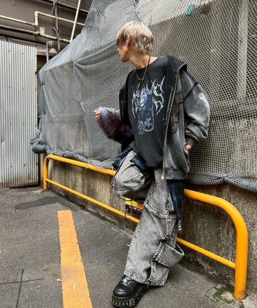 TRAVAS TOKYO(トラバス トウキョウ)の「『TRAVAS TOKYO/トラバス トーキョー』イラストプリント加工Tシャツ(Tシャツ/カットソー・レディース・チャコールグレー/ブラック・FREE)」の19枚目の写真