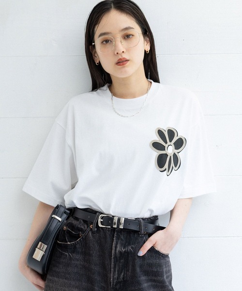 RAGEBLUE（レイジブルー）の「フラワーモチーフ/コード刺繍Tシャツ（Tシャツ/カットソー・レディース・ブラック系2/ブルー系2/ホワイト系1/ホワイト系2/ブルー系1/ブラック系1/ホワイト系3/ブラック系3/ベージュ系3・FREE）」の3枚目の写真