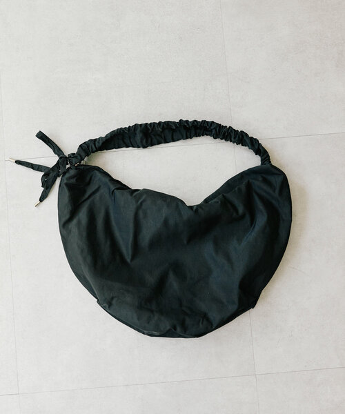 w closet（ダブルクローゼット）の「ショルダーギャザーバッグ（ショルダーバッグ・レディース・ブラック/イエロー・FREE）」の3枚目の写真