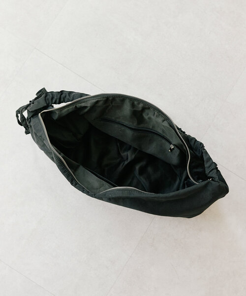 w closet（ダブルクローゼット）の「ショルダーギャザーバッグ（ショルダーバッグ・レディース・ブラック/イエロー・FREE）」の4枚目の写真