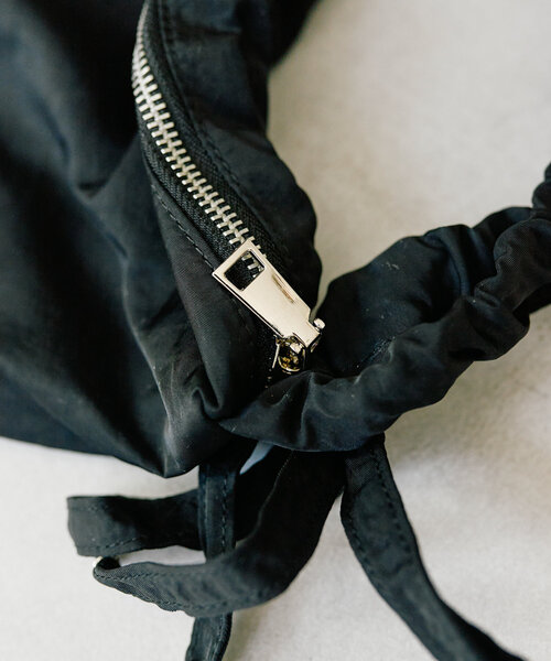 w closet（ダブルクローゼット）の「ショルダーギャザーバッグ（ショルダーバッグ・レディース・ブラック/イエロー・FREE）」の6枚目の写真