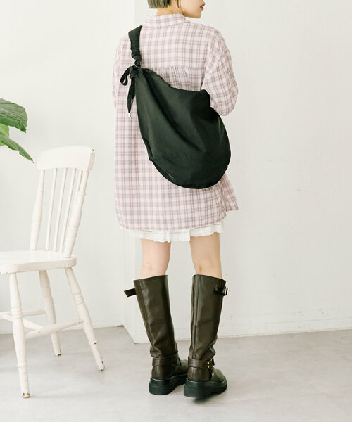 w closet（ダブルクローゼット）の「ショルダーギャザーバッグ（ショルダーバッグ・レディース・ブラック/イエロー・FREE）」の13枚目の写真