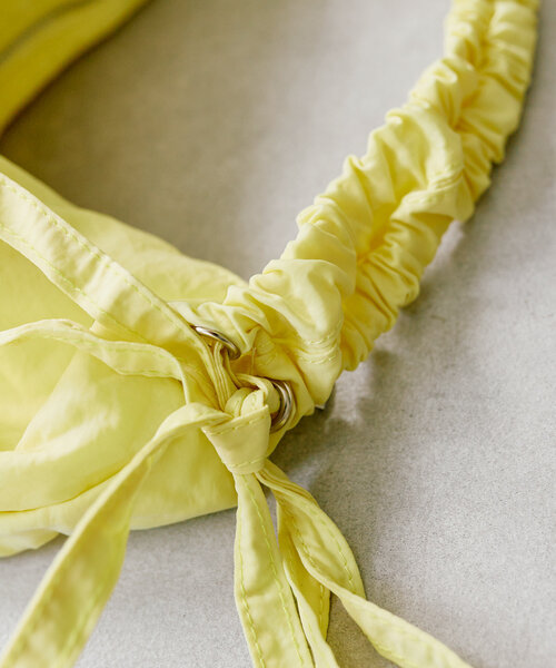 w closet（ダブルクローゼット）の「ショルダーギャザーバッグ（ショルダーバッグ・レディース・ブラック/イエロー・FREE）」の17枚目の写真