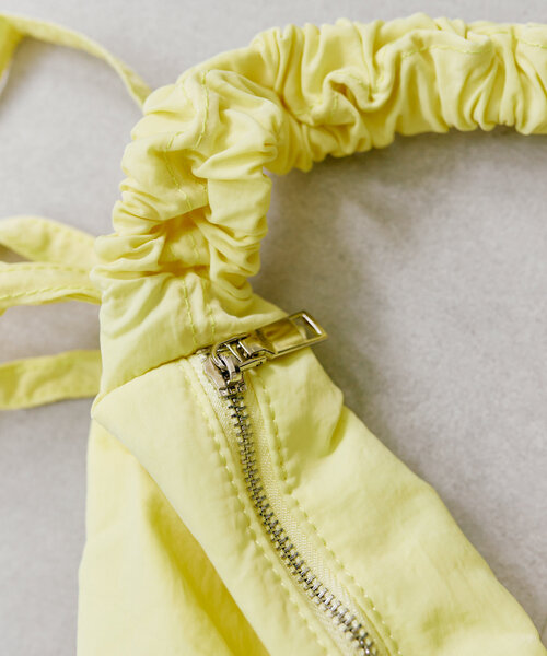 w closet（ダブルクローゼット）の「ショルダーギャザーバッグ（ショルダーバッグ・レディース・ブラック/イエロー・FREE）」の18枚目の写真