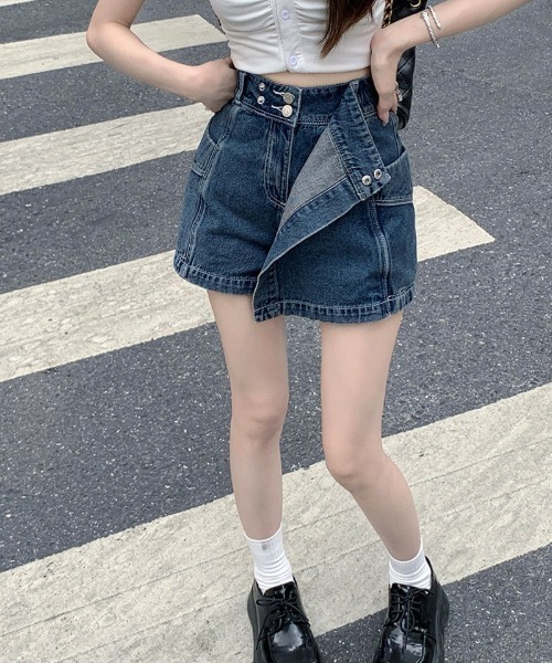 LETee(レティー)の「ラップデニムショートパンツ(デニムパンツ・レディース・ブルー/ブラック・S/M)」の7枚目の写真