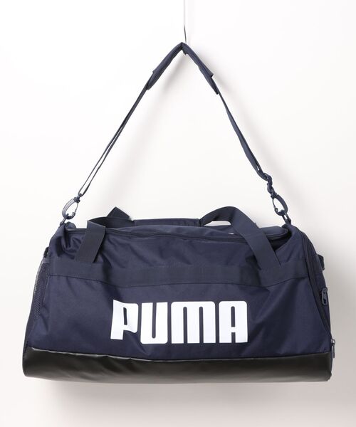 PUMA（プーマ）の「《PUMA》PUMA チャレンジャー ミディアム スポーツ バックパック（ドラムバッグ・メンズ・ピンク/ネイビー/ブラック/ブルー系その他/プラム・フリー）」の2枚目の写真