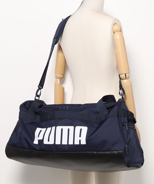 PUMA（プーマ）の「《PUMA》PUMA チャレンジャー ミディアム スポーツ バックパック（ドラムバッグ・メンズ・ピンク/ネイビー/ブラック/ブルー系その他/プラム・フリー）」の6枚目の写真