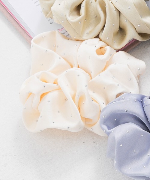 DearMyLoveRose（ディアマイラブローズ）の「ラインストーンサテンシュシュ（その他ヘアアクセサリー・レディース・イエロー/ラベンダー/ライトグリーン/レッド/ブラウン/アイボリー/ベビーピンク/ブラック/ブルー・FREE）」の12枚目の写真