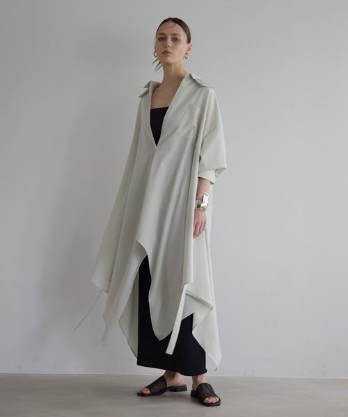 MIELI INVARIANT(ミエリインヴァリアント)の「Bumpy Irregular Hem Shirt(シャツ/ブラウス・レディース・ブラック/ホワイト/グリーン系・FREE)」の2枚目の写真