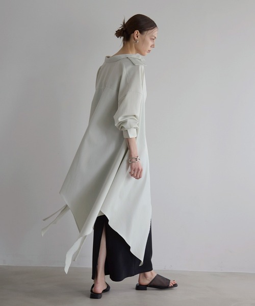 MIELI INVARIANT(ミエリインヴァリアント)の「Bumpy Irregular Hem Shirt(シャツ/ブラウス・レディース・ブラック/ホワイト/グリーン系・FREE)」の5枚目の写真