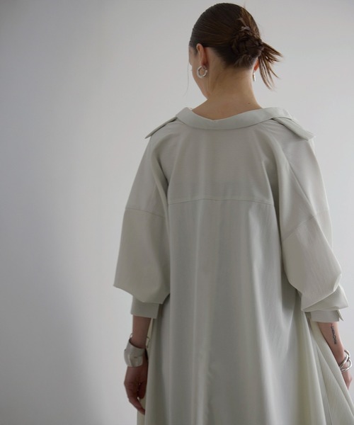 MIELI INVARIANT(ミエリインヴァリアント)の「Bumpy Irregular Hem Shirt(シャツ/ブラウス・レディース・ブラック/ホワイト/グリーン系・FREE)」の7枚目の写真