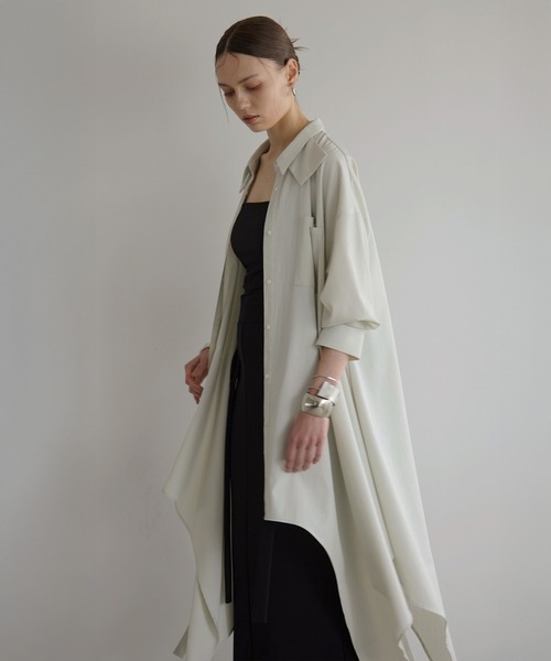 MIELI INVARIANT(ミエリインヴァリアント)の「Bumpy Irregular Hem Shirt(シャツ/ブラウス・レディース・ブラック/ホワイト/グリーン系・FREE)」の10枚目の写真
