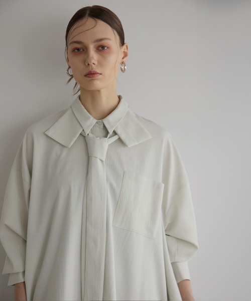 MIELI INVARIANT(ミエリインヴァリアント)の「Bumpy Irregular Hem Shirt(シャツ/ブラウス・レディース・ブラック/ホワイト/グリーン系・FREE)」の13枚目の写真