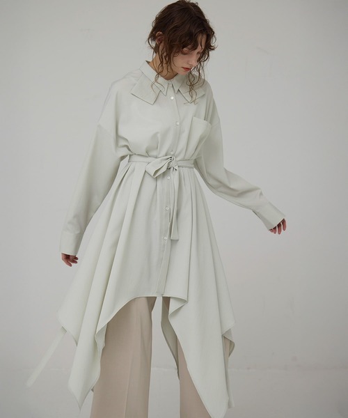 MIELI INVARIANT(ミエリインヴァリアント)の「Bumpy Irregular Hem Shirt(シャツ/ブラウス・レディース・ブラック/ホワイト/グリーン系・FREE)」の14枚目の写真