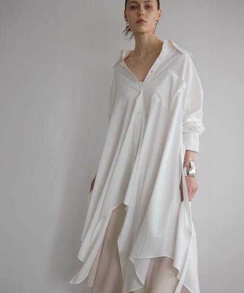 MIELI INVARIANT(ミエリインヴァリアント)の「Bumpy Irregular Hem Shirt(シャツ/ブラウス・レディース・ブラック/ホワイト/グリーン系・FREE)」の16枚目の写真