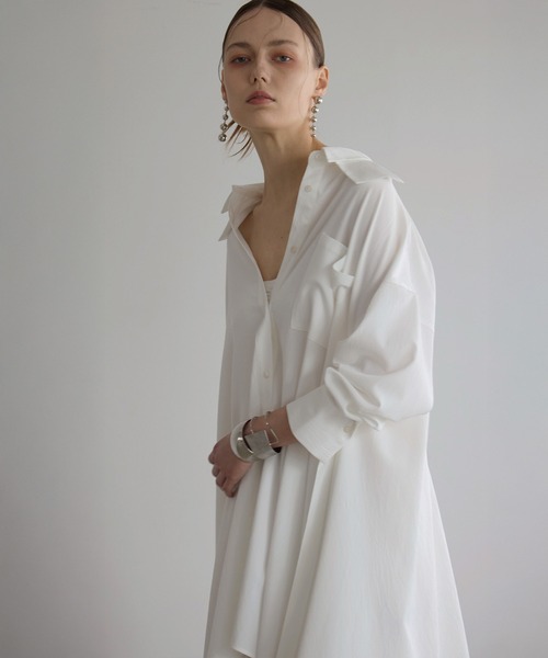 MIELI INVARIANT(ミエリインヴァリアント)の「Bumpy Irregular Hem Shirt(シャツ/ブラウス・レディース・ブラック/ホワイト/グリーン系・FREE)」の17枚目の写真