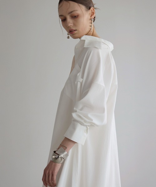 MIELI INVARIANT(ミエリインヴァリアント)の「Bumpy Irregular Hem Shirt(シャツ/ブラウス・レディース・ブラック/ホワイト/グリーン系・FREE)」の18枚目の写真