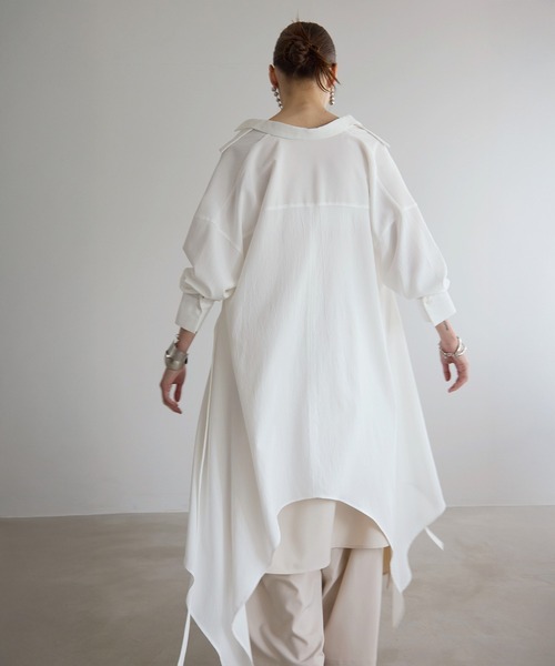 MIELI INVARIANT(ミエリインヴァリアント)の「Bumpy Irregular Hem Shirt(シャツ/ブラウス・レディース・ブラック/ホワイト/グリーン系・FREE)」の19枚目の写真