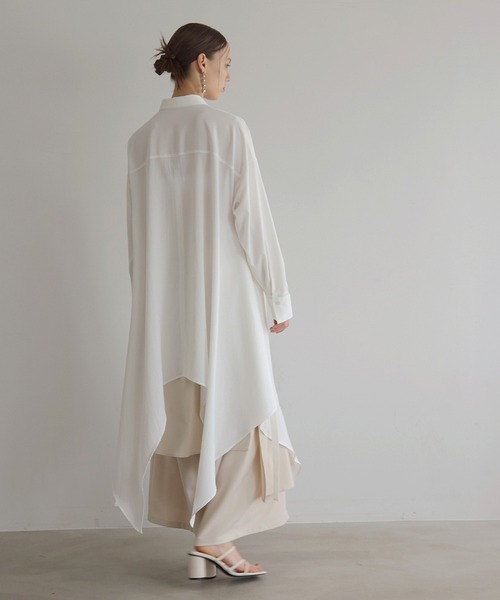 MIELI INVARIANT(ミエリインヴァリアント)の「Bumpy Irregular Hem Shirt(シャツ/ブラウス・レディース・ブラック/ホワイト/グリーン系・FREE)」の22枚目の写真