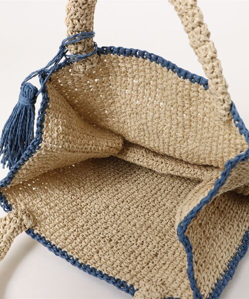 and it_（アンドイット）の「タッセル付き縁取りペーパーカゴバッグ（かごバッグ・レディース・スミクロ/ベージュ/ナチュラル・FREE）」の6枚目の写真