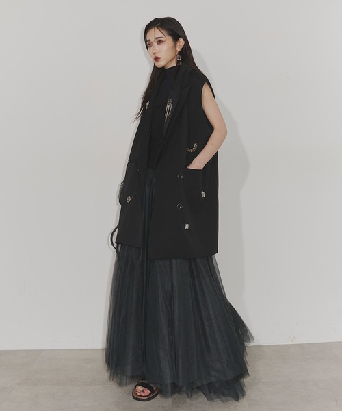 完売品　Chris TROIS. Collected Bijoux vest Chris TROIS.（クリストロワ）の「Collected Bijoux vest（ベスト
