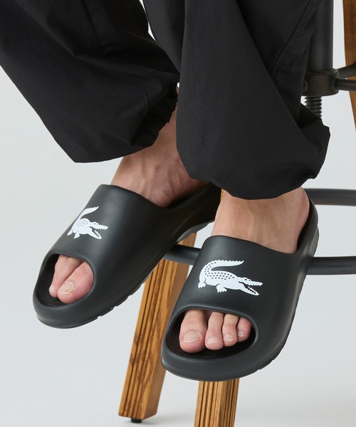 【LACOSTE】ブラックスライドサンダルLacoste Serve Slides Black Lacoste Serve Pin Slides - JD Sports Global