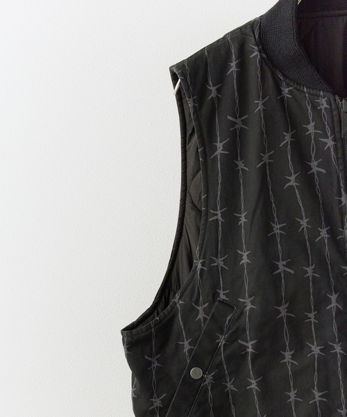 made in standard (メイドインスタンダード)の「MADE IN STANDARD / メイドインスタンダード MA-1 VEST REVERSIBLE ベスト メンズ 秋物 秋服 2026年秋冬 冬服(ダウンベスト・メンズ・ブラック/グレー・L/M)」の17枚目の写真