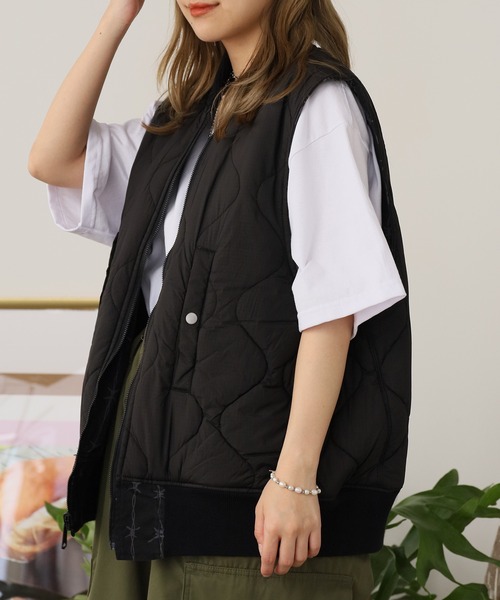 made in standard (メイドインスタンダード)の「MADE IN STANDARD / メイドインスタンダード MA-1 VEST REVERSIBLE ベスト メンズ 秋物 秋服 2026年秋冬 冬服(ダウンベスト・メンズ・ブラック/グレー・L/M)」の6枚目の写真
