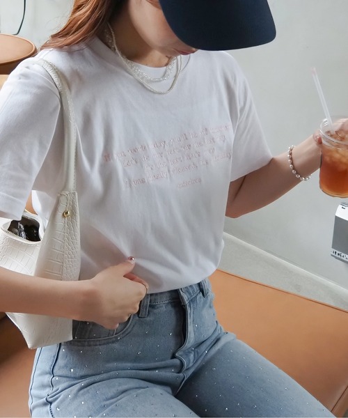 &soiree(アンドソワレ)の「【&soiree】フロント刺繍2353Tシャツ(Tシャツ/カットソー・レディース・ホワイト/ピンク/ネイビー/スミクロ/ベージュ・FREE)」の10枚目の写真