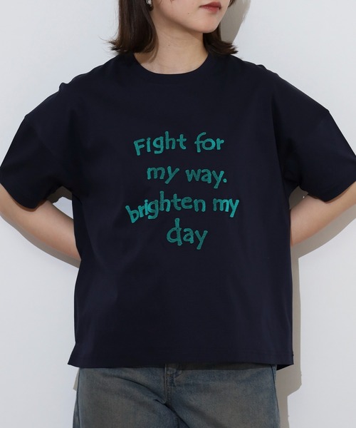 BRODIAEA(ブローディア)の「BRODIAEA 歯ブラシ加工ロゴ半袖Tシャツ(Tシャツ/カットソー・レディース・ネイビー/グレー/オフホワイト/グリーン/キャメル・40)」の4枚目の写真