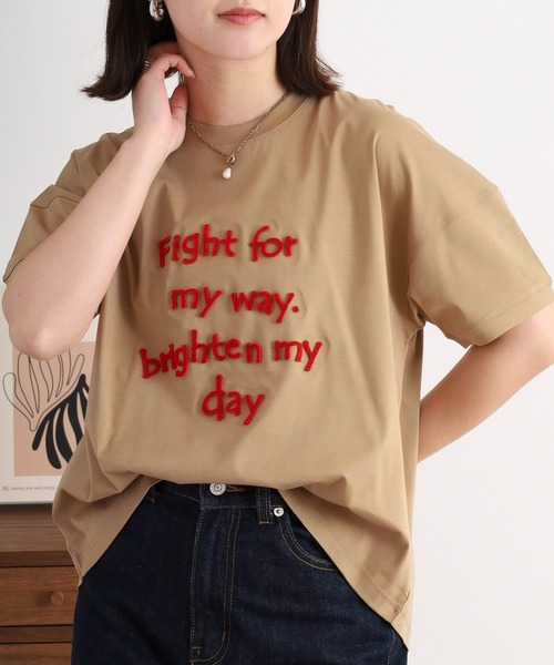 BRODIAEA(ブローディア)の「BRODIAEA 歯ブラシ加工ロゴ半袖Tシャツ(Tシャツ/カットソー・レディース・ネイビー/グレー/オフホワイト/グリーン/キャメル・40)」の5枚目の写真