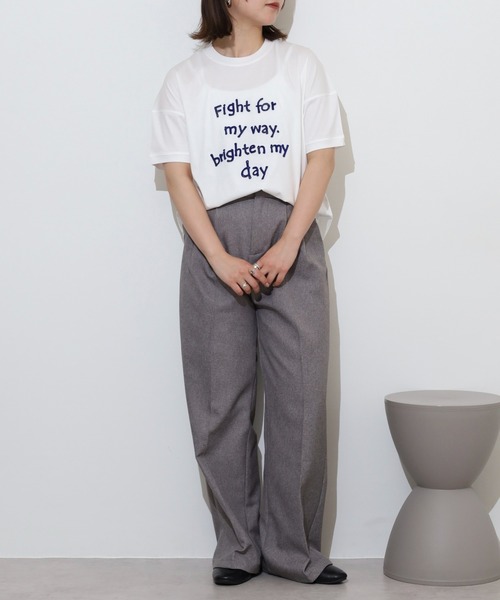 BRODIAEA(ブローディア)の「BRODIAEA 歯ブラシ加工ロゴ半袖Tシャツ(Tシャツ/カットソー・レディース・ネイビー/グレー/オフホワイト/グリーン/キャメル・40)」の9枚目の写真