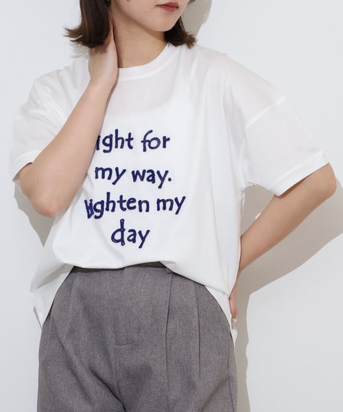 BRODIAEA(ブローディア)の「BRODIAEA 歯ブラシ加工ロゴ半袖Tシャツ(Tシャツ/カットソー・レディース・ネイビー/グレー/オフホワイト/グリーン/キャメル・40)」の8枚目の写真