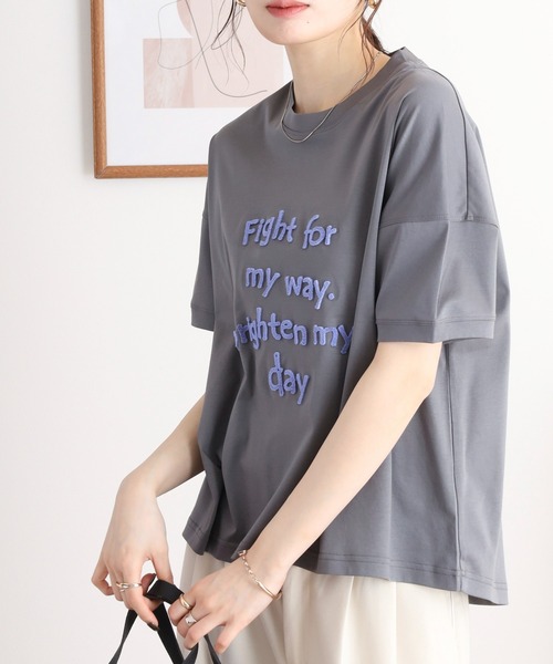 BRODIAEA(ブローディア)の「BRODIAEA 歯ブラシ加工ロゴ半袖Tシャツ(Tシャツ/カットソー・レディース・ネイビー/グレー/オフホワイト/グリーン/キャメル・40)」の10枚目の写真