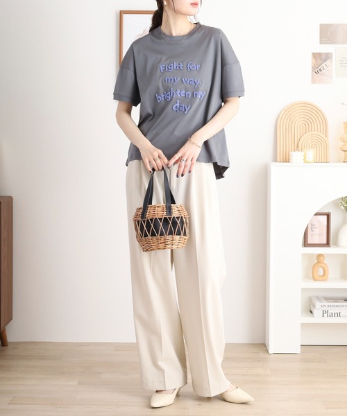 BRODIAEA(ブローディア)の「BRODIAEA 歯ブラシ加工ロゴ半袖Tシャツ(Tシャツ/カットソー・レディース・ネイビー/グレー/オフホワイト/グリーン/キャメル・40)」の13枚目の写真