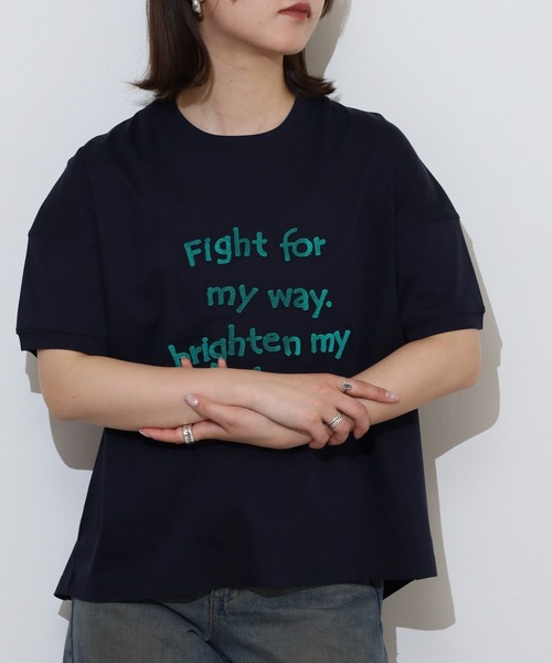 BRODIAEA(ブローディア)の「BRODIAEA 歯ブラシ加工ロゴ半袖Tシャツ(Tシャツ/カットソー・レディース・ネイビー/グレー/オフホワイト/グリーン/キャメル・40)」の19枚目の写真