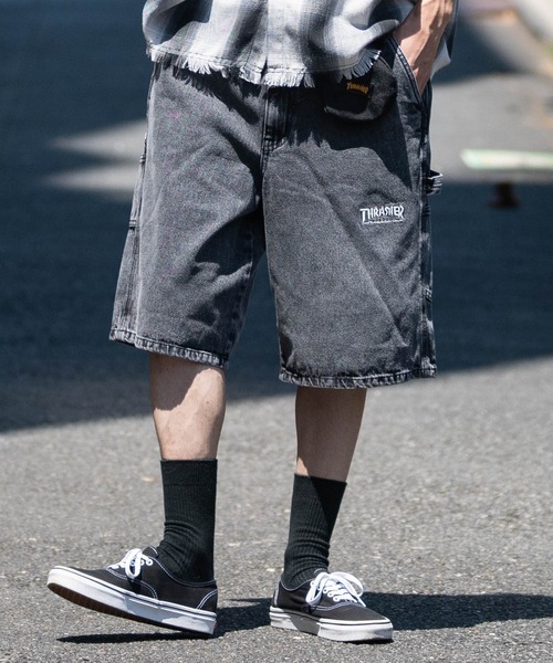 THRASHER（スラッシャー）の「【3】〔THRASHER/スラッシャー〕デニム ペインターワイドハーフパンツ ダメージハーフパンツ（デニムパンツ・メンズ・ブルー系1/ブラック系1/ブラック系3/ブルー系3/ブラック系2/ブルー系2・MEDIUM/LARGE/X-LARGE）」の2枚目の写真