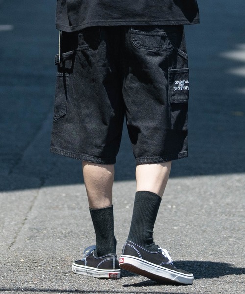 THRASHER（スラッシャー）の「【3】〔THRASHER/スラッシャー〕デニム ペインターワイドハーフパンツ ダメージハーフパンツ（デニムパンツ・メンズ・ブルー系1/ブラック系1/ブラック系3/ブルー系3/ブラック系2/ブルー系2/レオパード・MEDIUM/LARGE/X-LARGE）」の22枚目の写真