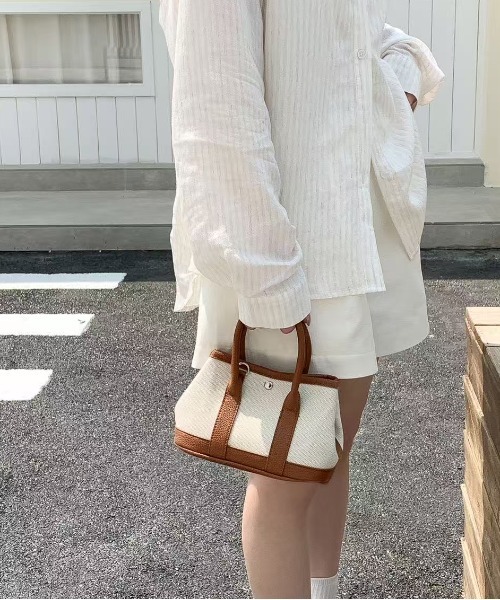 FINEnough(ファインナフ)の「キャンバスミニトート2WAYショルダーバッグ(ショルダーバッグ・レディース・ホワイト/ブラック/ベージュ/ホワイト×ブラック・FREE)」の11枚目の写真