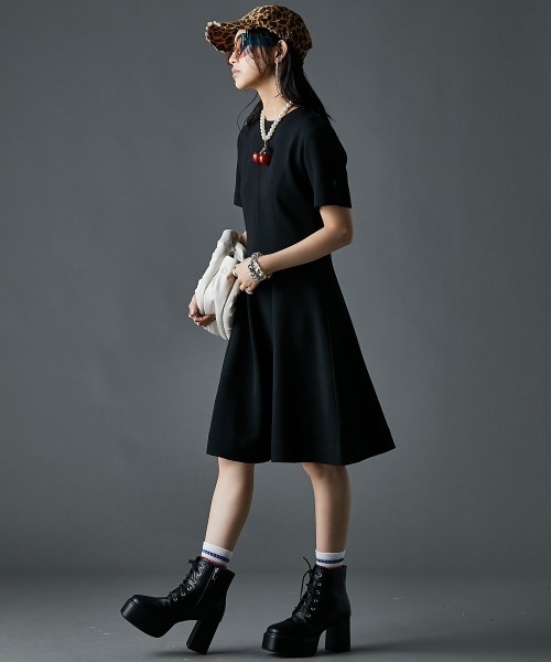 GEVS.(ジェイヴィス)の「ボンディングフィット&フレアミニワンピース<大きいサイズ有>GEVS.(ワンピース・レディース・ブラック/杢グレー・L/LL/M/3L/5L/4L)」の2枚目の写真