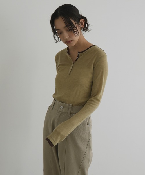 hellam（へラム）の「配色ヘンリーネックシアートップス（Tシャツ/カットソー・レディース・マスタード/ブラウン/アイボリー/ブラック/杢グレー・FREE）」の18枚目の写真