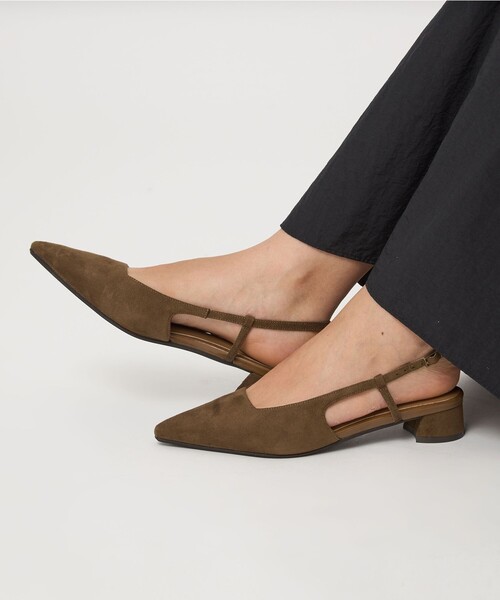 green label relaxing(グリーンレーベルリラクシング)の「ポインテッド バックストラップ パンプス(3cmヒール)(パンプス・レディース・オフホワイト/ブラウン系/ブラック・S/L/M)」の1枚目の写真