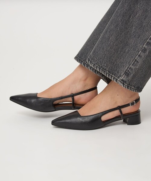 green label relaxing(グリーンレーベルリラクシング)の「ポインテッド バックストラップ パンプス(3cmヒール)(パンプス・レディース・オフホワイト/ブラウン系/ブラック・S/L/M)」の3枚目の写真