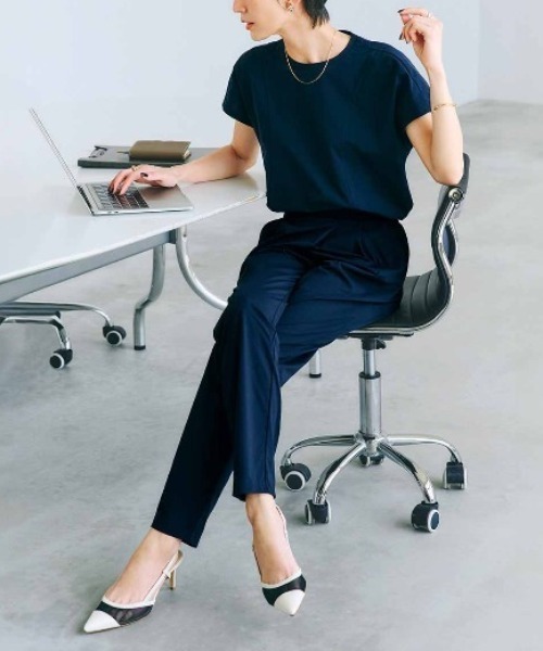 IEDIT(イディット)の「IEDIT 24hずっと着ていたい 吸汗速乾・UVカット SO!MESH斜めタックパンツ 〈ダークネイビー〉(その他パンツ・レディース・ダークネイビー・L/M/3L/LL/S/4L)」の3枚目の写真