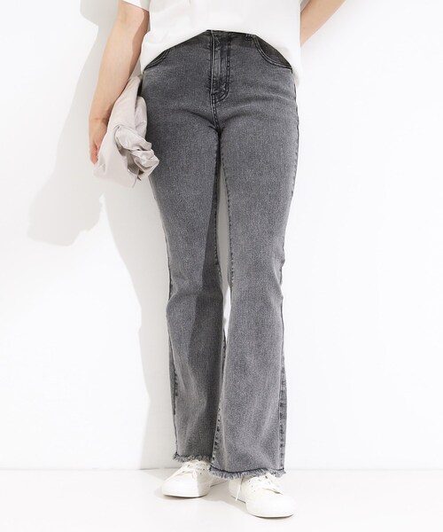 Cutie Blonde（キューティーブロンド）の「【ひんやり/S-LL】ストレッチフレアデニム（デニムパンツ・レディース・ブラック/ライトブルー・01/02/03/04）」の13枚目の写真