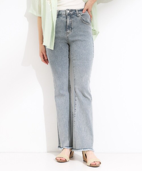 Cutie Blonde（キューティーブロンド）の「【ひんやり/S-LL】ストレッチフレアデニム（デニムパンツ・レディース・ブラック/ライトブルー・01/02/03/04）」の17枚目の写真